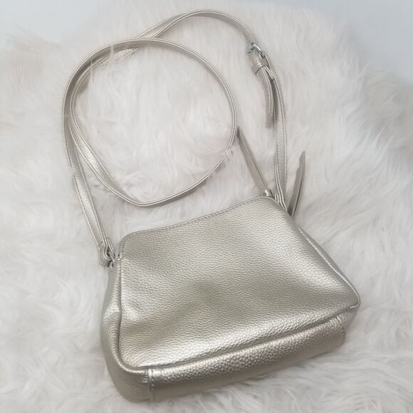 Kenneth Cole Reaction Faux Leather Crossbody Bag. - Picture 3 of 14